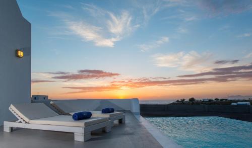 Azar Luxury Villas & Suites Santorini