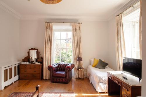 The Harcourt Suites - image 2