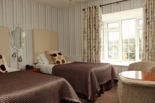 Old Kings Arms Hotel - image 8