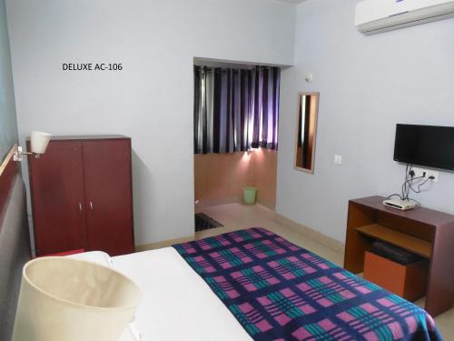 Hotel Silver Springs – Ahmedabad, TN