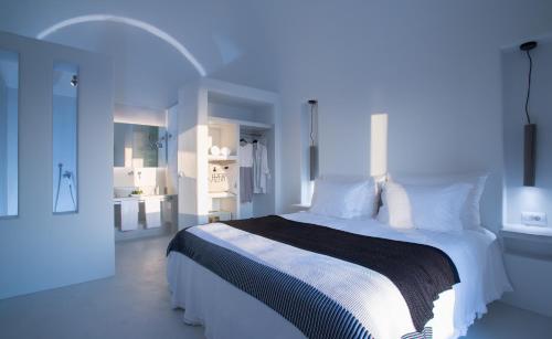 1 king bed, 2 sofa beds