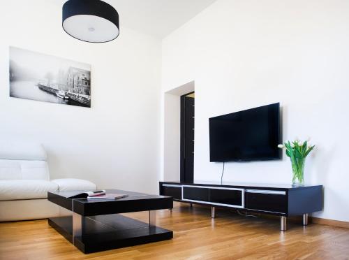 Red Brick Apartments - image 3