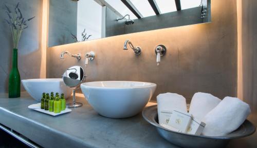 Azar Luxury Villas & Suites - image 13