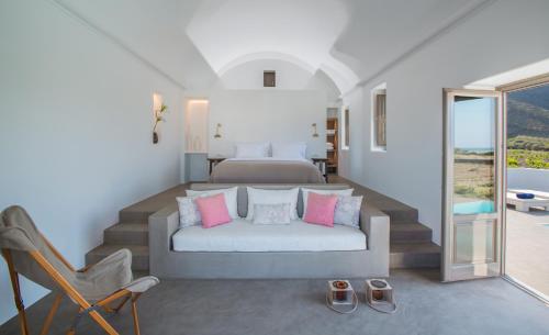 1 king bed, 1 sofa bed