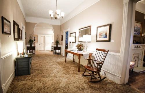 1898韋弗利酒店 (1898 Waverly Inn) in 亨德森維爾(NC)