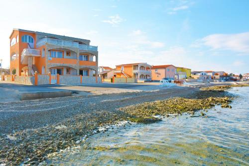  Apartments Por, Ferienwohnung in Vir