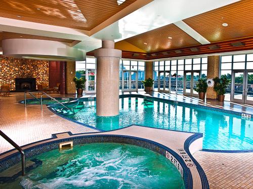 游泳池, 塞涅卡尼亞加拉度假酒店及賭場 (Seneca Niagara Resort & Casino) in 尼亞加拉瀑布 (NY)