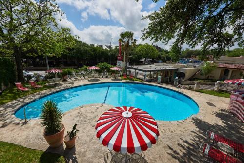 Exterior view of Austin Motel