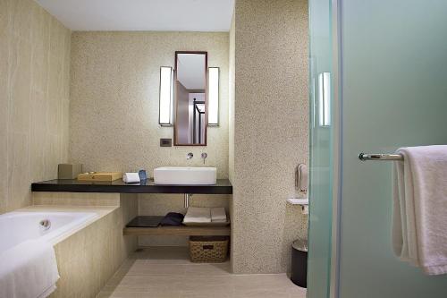 room detail thumbnail 2