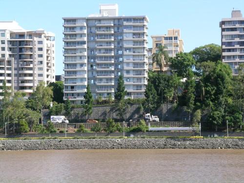 B&B Brisbane - Fairthorpe Apartments - Bed and Breakfast Brisbane