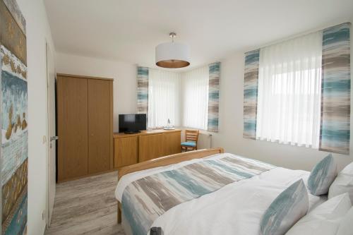 Deluxe Double Room with Lake View