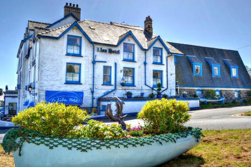 . Lion Hotel & Studio Apartments