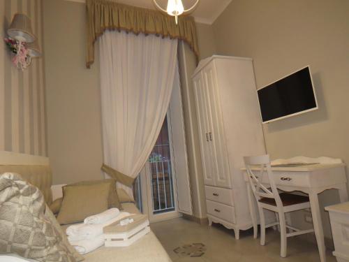 Single Room image 3