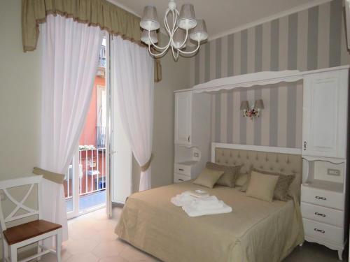 Double Room image 3