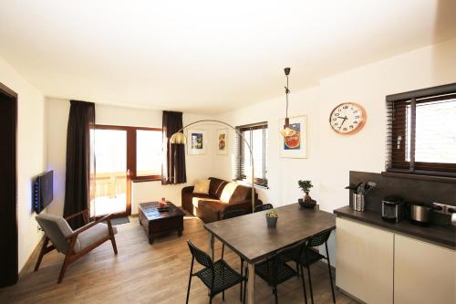 2 bedrooms, 3 beds
