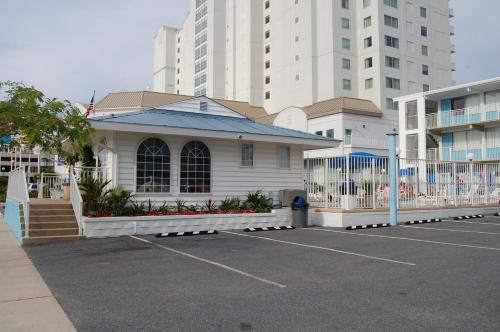 Thunderbird Beach Motel 5