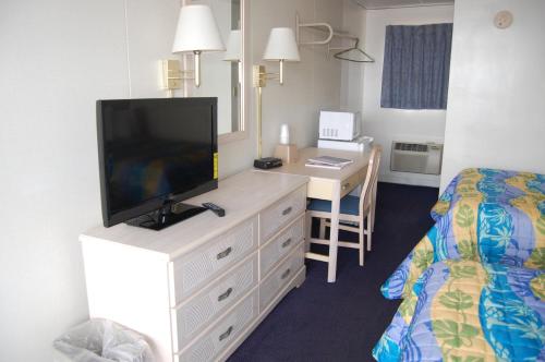 Thunderbird Beach Motel 2