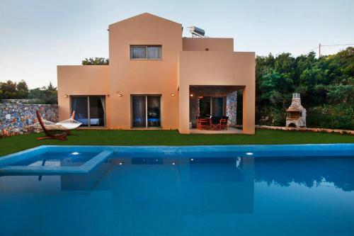  Budget Villa Litsarda Princess with Pool, Childrens Area, BBQ & Hammock! in Litsárdha