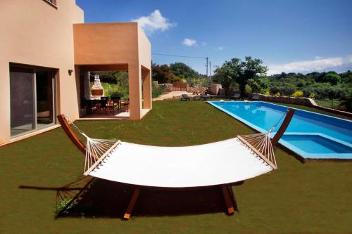  Budget Villa Litsarda Princess with Pool, Childrens Area, BBQ & Hammock! in Litsárdha