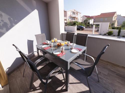 2 bedrooms, 4 beds