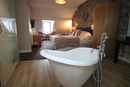 Gwesty'r Marine Hotel & Spa - image 3