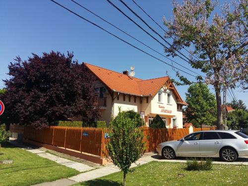 Katalin Boutique & Wellness Apartmanok - image 4