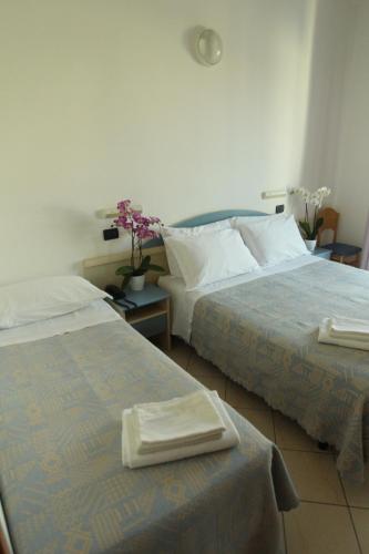 Triple Room with Balcony image 1