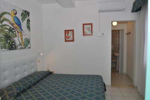 Standard Double Room image 7