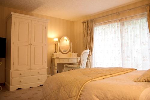 Double or twin room, small