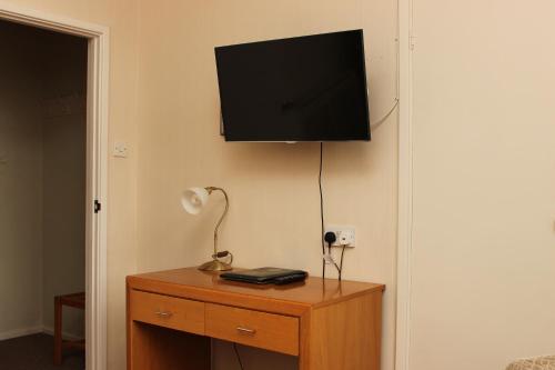 Old Kings Arms Hotel - image 2