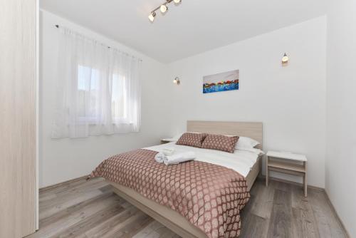 Apartments Ana Vrsi