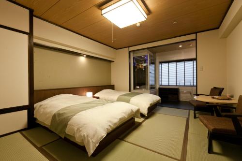 Twin Room with Tatami Area and Shower
