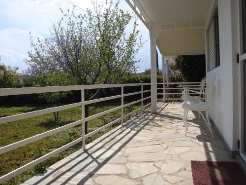  Three Bedroom Country House in Magoúla