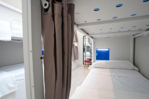Malaga Stop Hostel AB - image 9