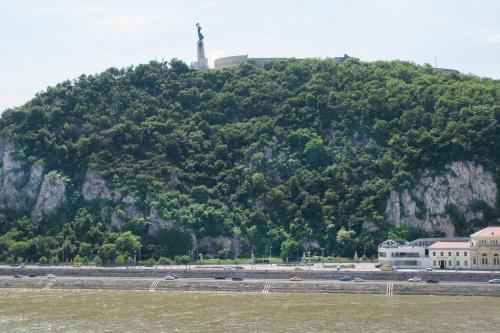 Riverside flat with King Castle view - image 7