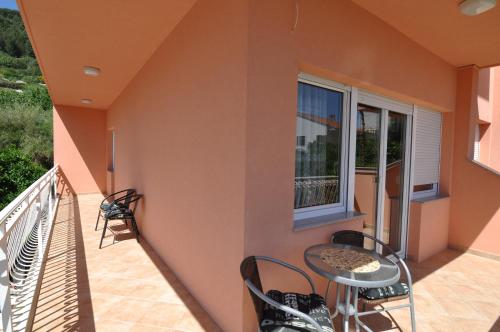 Poolside Paradise - A Hidden Gem in Split