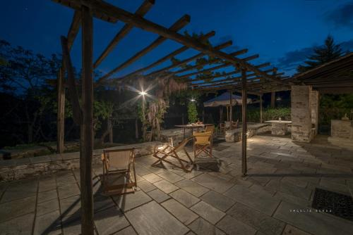 Létesítmények, Urania Traditional Stone House in Pinakates