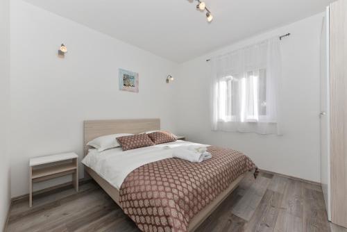 Apartments Ana Vrsi