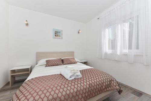 Apartments Ana Vrsi