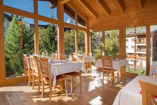 Hotel Dufour Chalet - Adults only Over view