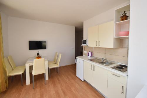Apartments Zakarija in ซูโบวิซี