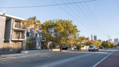 Batavia Apartments - image 3