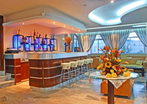 Sacallis Inn Beach Hotel - image 9