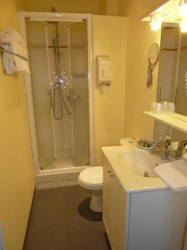 Standard Twin Room with Shower