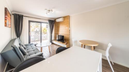 Batavia Apartments - image 4