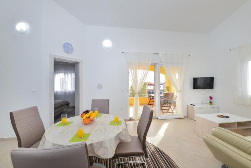 Apartments Ana Vrsi