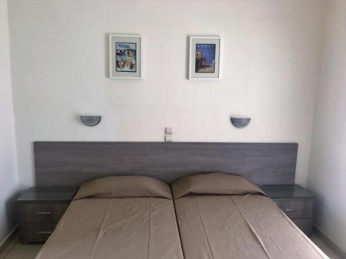 2 twin beds, 1 sofa bed