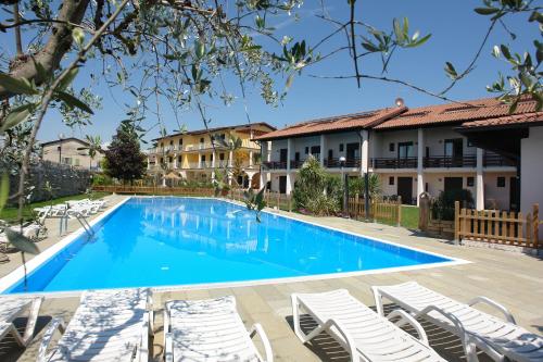 Hotel Splendid Sole Set in a prime location of Manerba del Garda, Hotel Splendid Sole puts everything the city has to offer just outside your doorstep. The property features a wide range of facilities to make your stay a