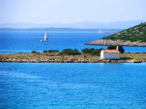  Apartments Vujasin, Unterkunft in Pakoštane