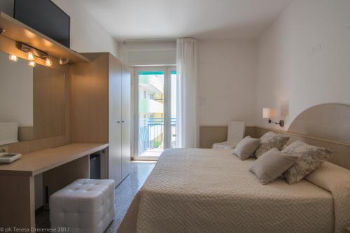 Double Room image 2